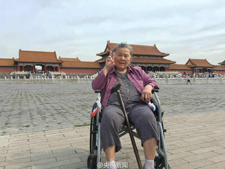 Young man accompanies wheelchair-bound grandmother to Beijing