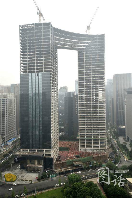 'Straight jeans' skyscraper in Chengdu nears completion