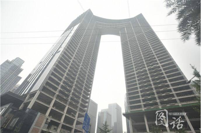 'Straight jeans' skyscraper in Chengdu nears completion