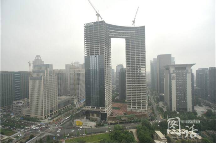 'Straight jeans' skyscraper in Chengdu nears completion