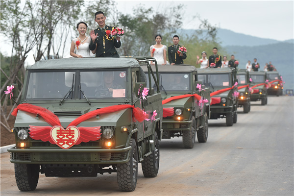 Couples exchanges 'bullet shell rings' at group wedding in military camp
