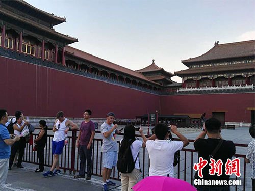 Palace Museum encourages visitors to take photos