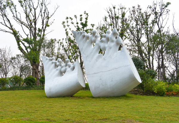 Sculptures turn Zhejiang seaside into visual feast