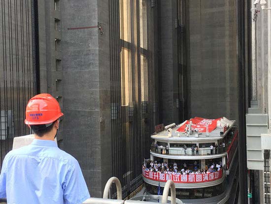 Three Gorges Dam welcomes world's largest ship lift