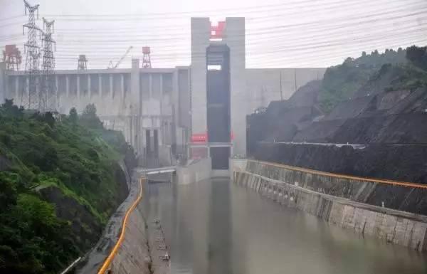 Three Gorges Dam welcomes world's largest ship lift