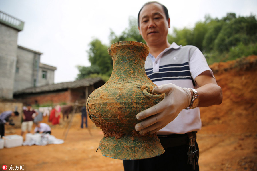 6 bronze vessels unearthed in Jiangxi