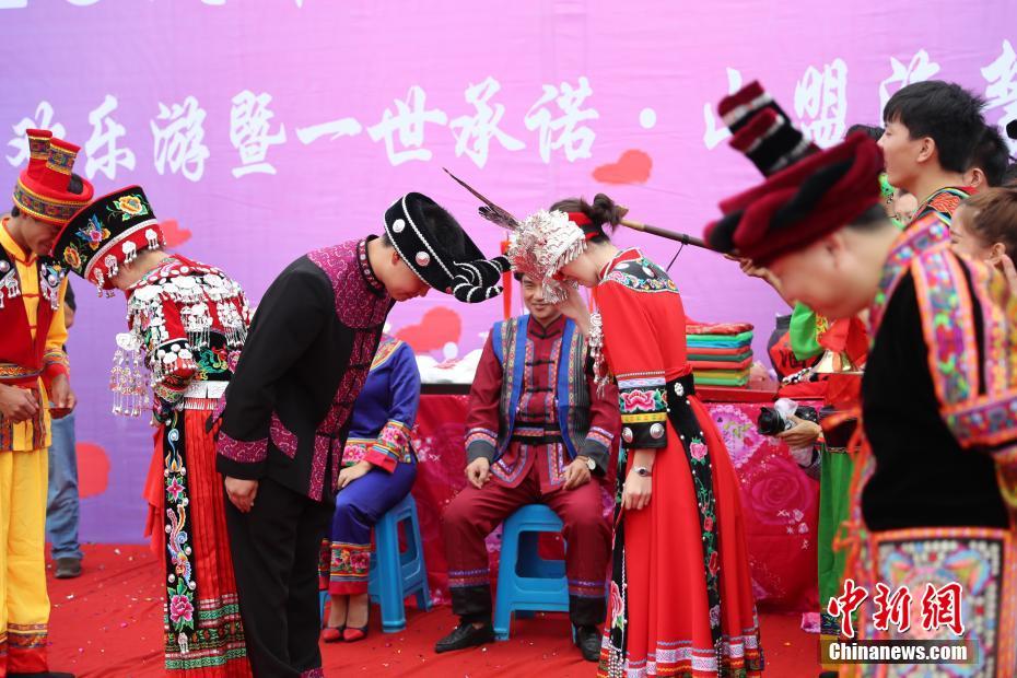 Traditional Miao wedding held in Chongqing