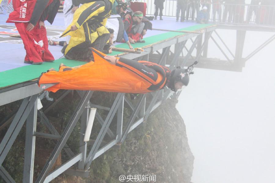 Daredevils warm up for wingsuit jumping world cup