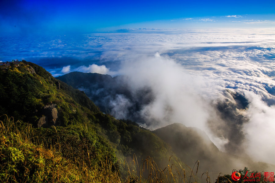 Sea of clouds around Emei Mountain