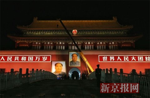 Mao portrait on Tiananmen Square undergoes annual renewal