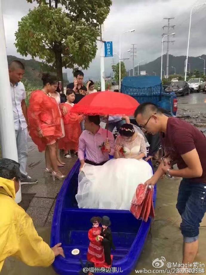 Couple holds wedding in midst of typhoon