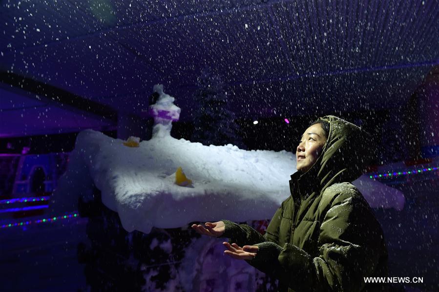 People enjoy their first day of the National Day holidays on Saturday.