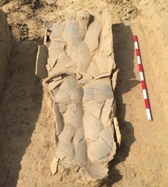 2,000-year-old burial urns unearthed in Hebei