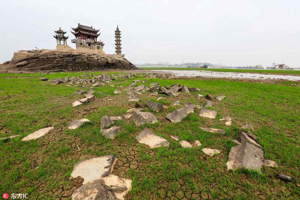 1,000-year-old stone island emerges in Poyang Lake after water level decreases