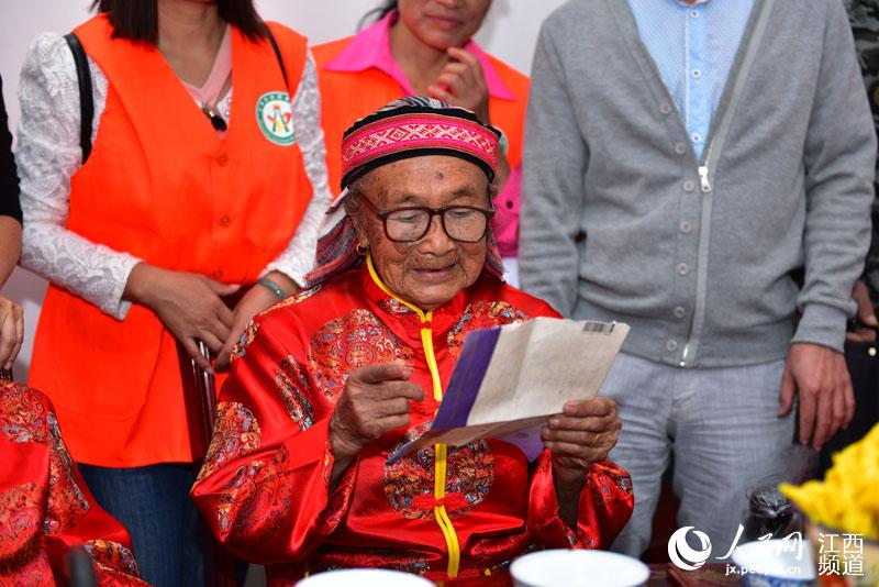 Birthday party for centenarians held in Jiangxi