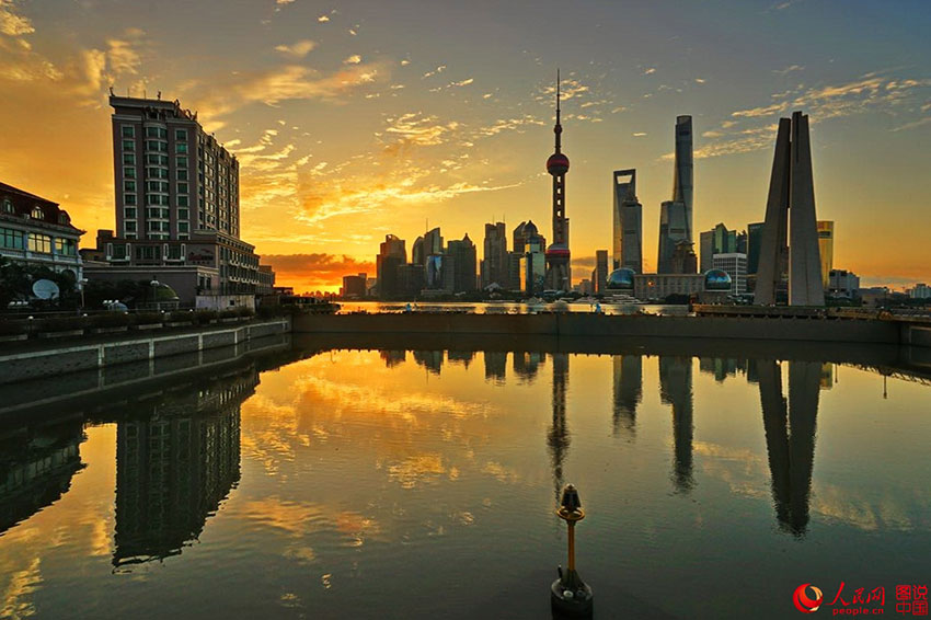 Sunrise over Shanghai's Bund