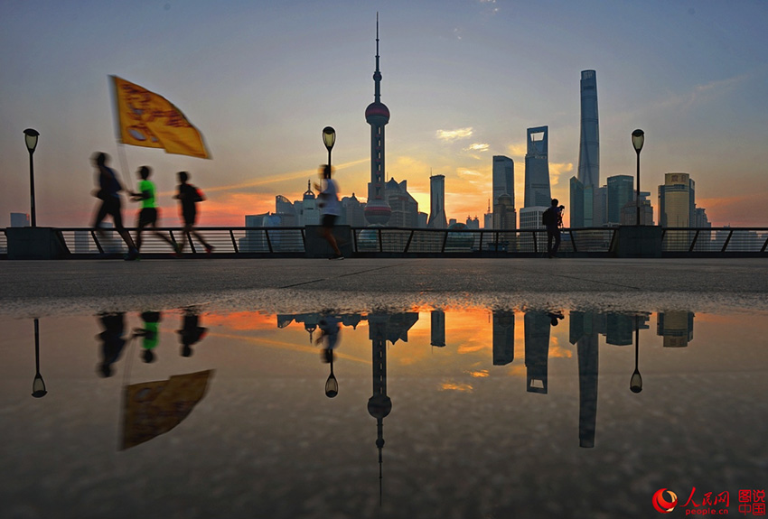 Sunrise over Shanghai's Bund