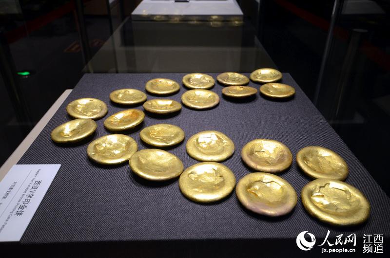 Relics excavated from Marquis of Haihun tomb exhibited in Jiangxi