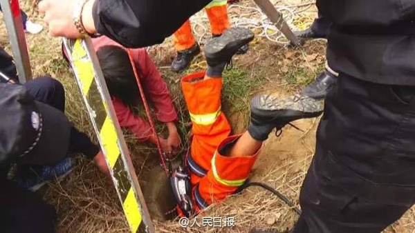 Firefighter squeezes into narrow well to rescue trapped boy 