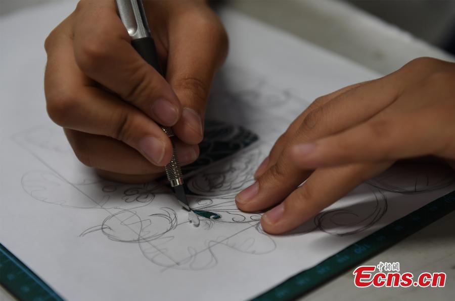 Paper silhouette works honor China's Olympic idols