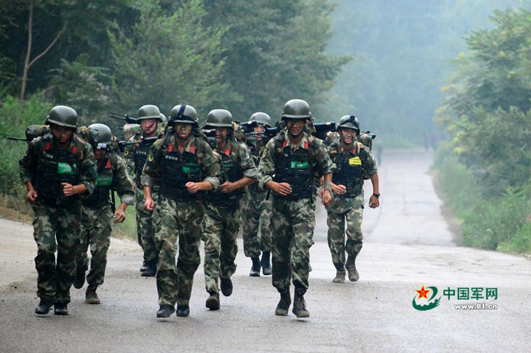 Armed police undergo 'devil training' in Beijing