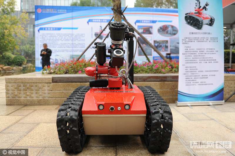 Firefighter robot displayed in Shanxi province