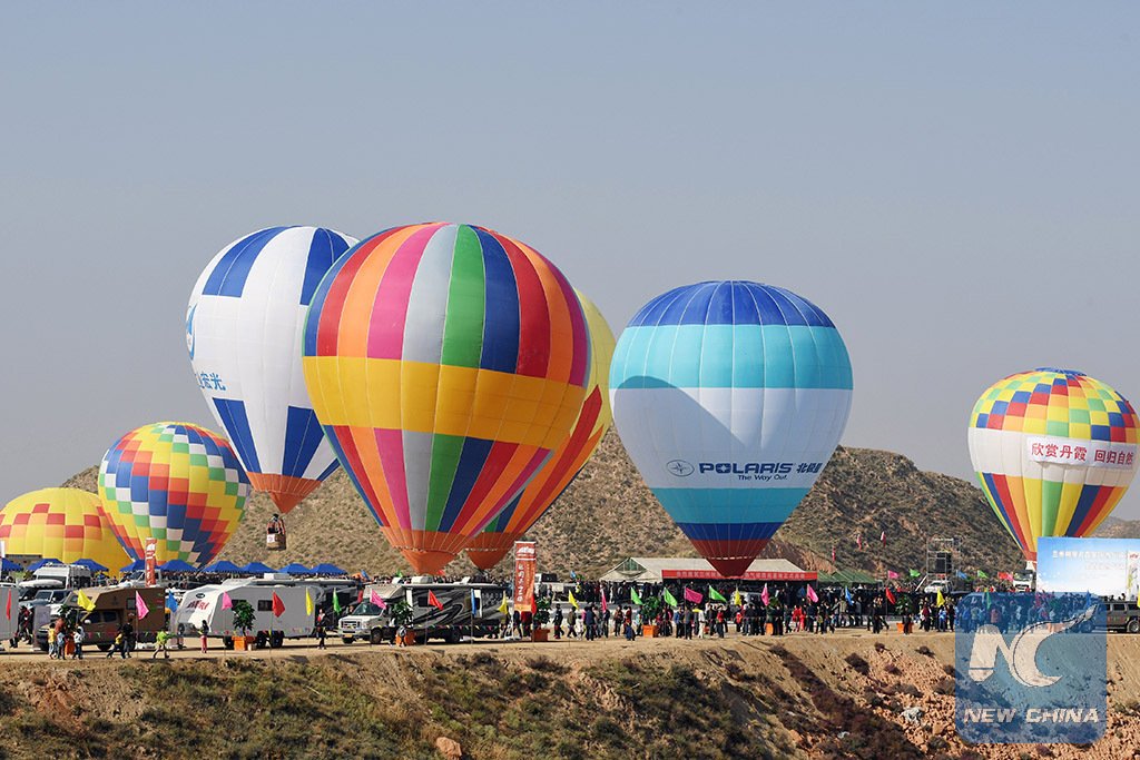 Hot air balloon tourism base opens in Lanzhou