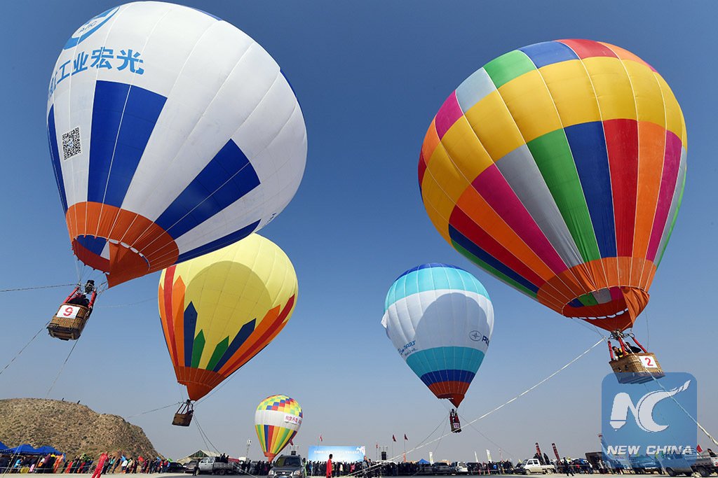 Hot air balloon tourism base opens in Lanzhou