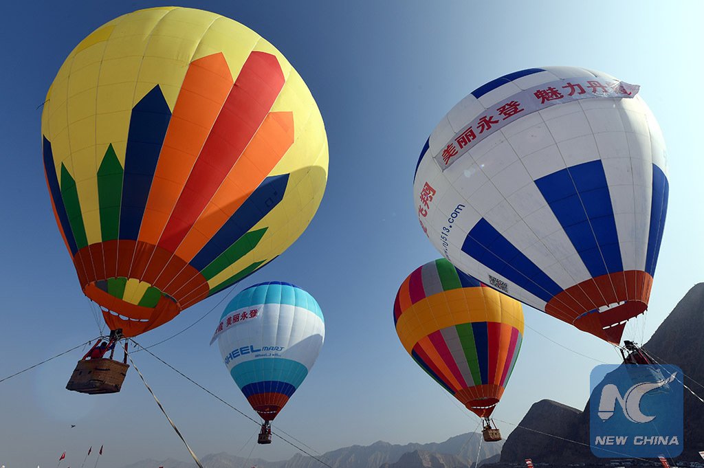 Hot air balloon tourism base opens in Lanzhou