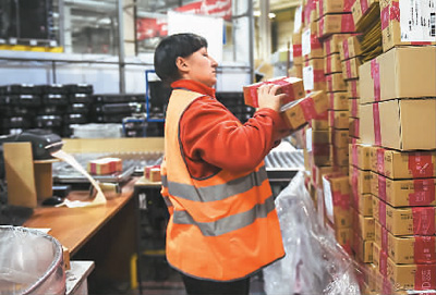 Overseas warehouses send Chinese goods to foreign buyers’ doorsteps