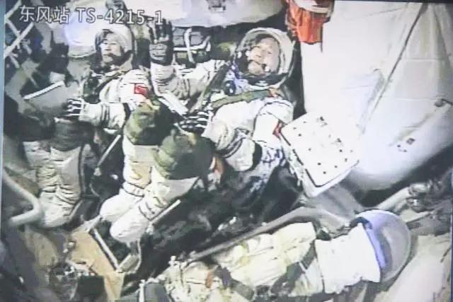 Shenzhou-11 astronauts say 'feeling good' in space