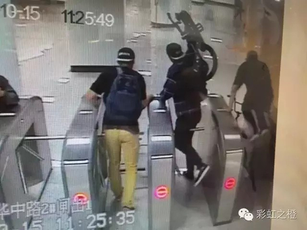 3 foreigners abuse staff in Shanghai subway after fare-hopping