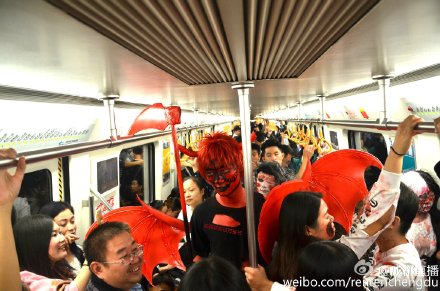 Chengdu Metro says no to 'horror cosplay'