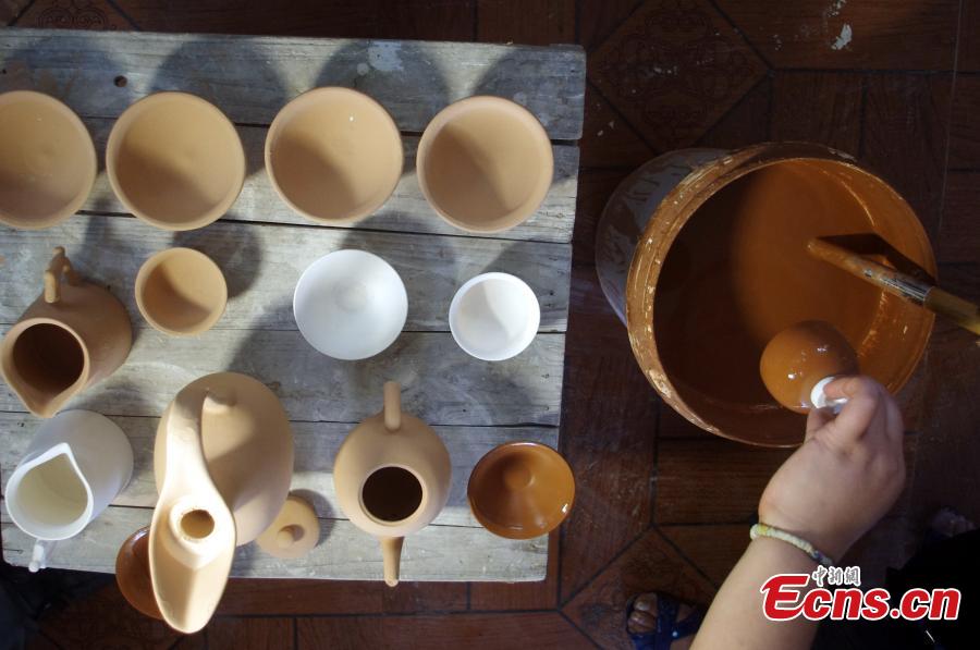 Man dedicated porcelain-making for three decades