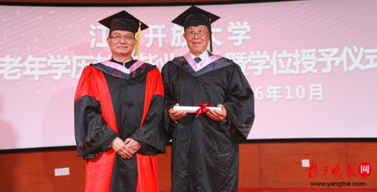 88-year-old becomes oldest recipient of bachelors degree in China