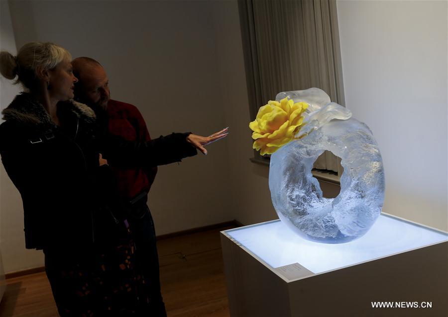 Chinese glass art exhibition held in Brussels