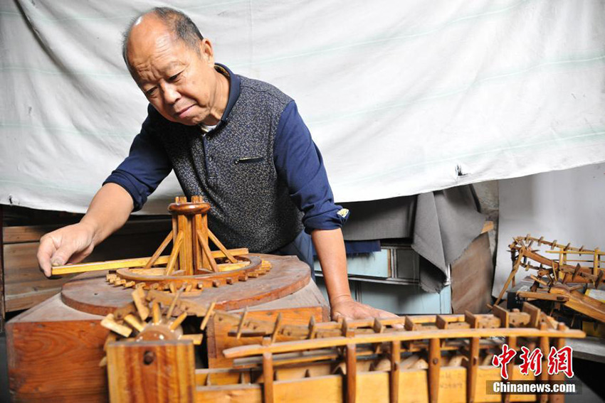Carpenter crafts traditional farm tools in Jiangxi