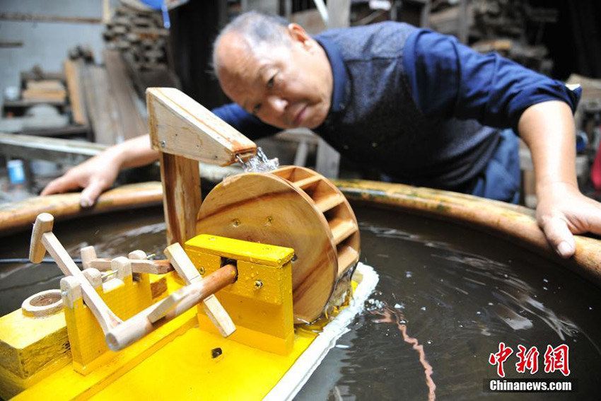Carpenter crafts traditional farm tools in Jiangxi