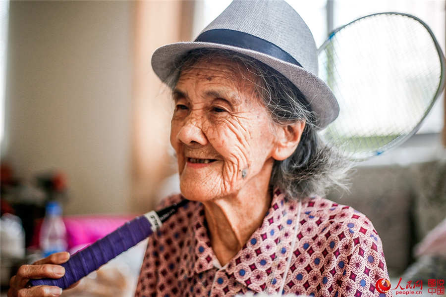 Granddaughter's fashion shoot for 93-year-old grandma goes viral 