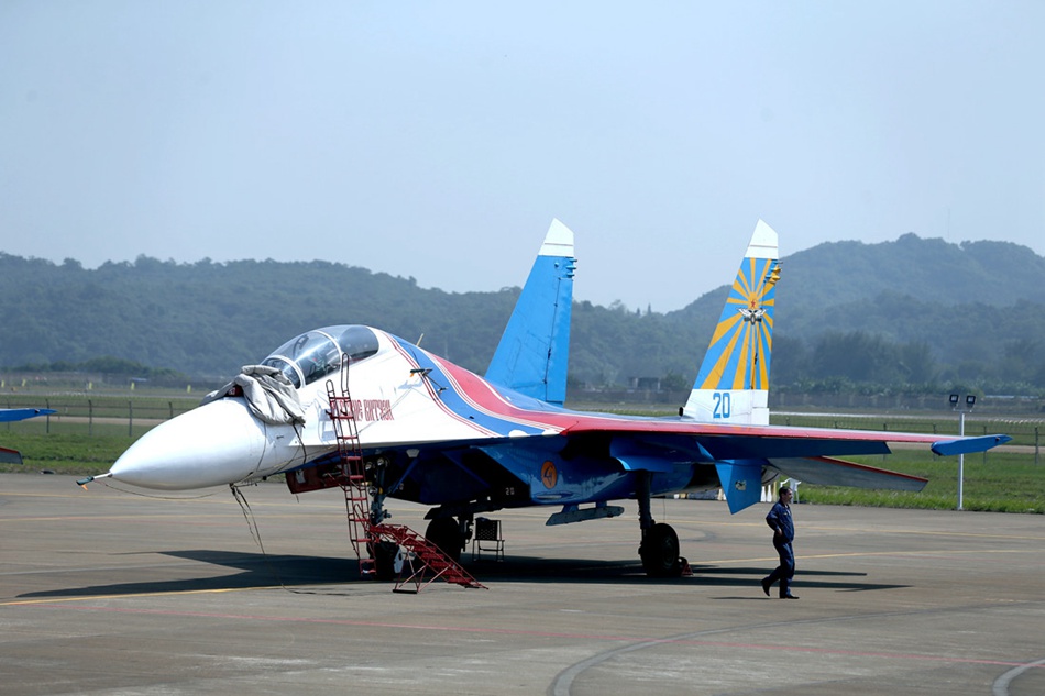 Aircrafts displayed in Zhuhai ahead of the 11th China Intl Aviation and Aerospace Exhibition