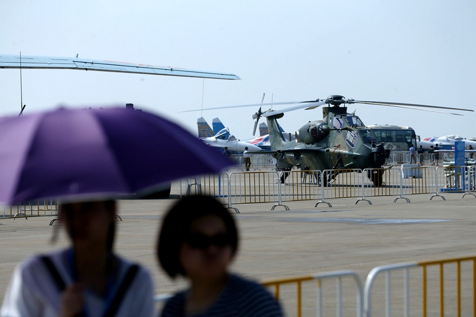 Aircrafts displayed in Zhuhai ahead of the 11th China Intl Aviation and Aerospace Exhibition