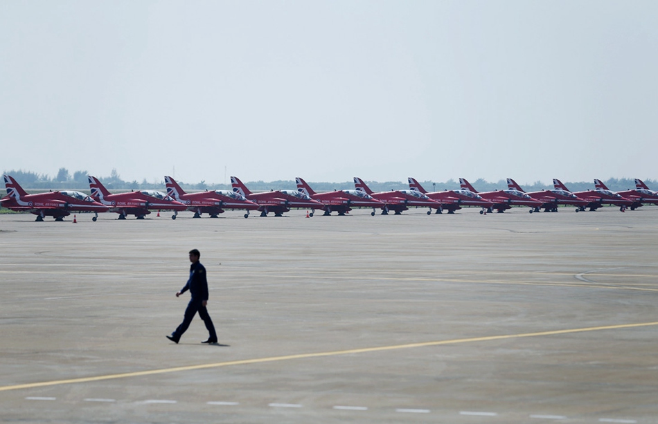 Aircrafts displayed in Zhuhai ahead of the 11th China Intl Aviation and Aerospace Exhibition