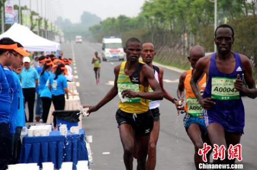 African student in China runs marathons to make money