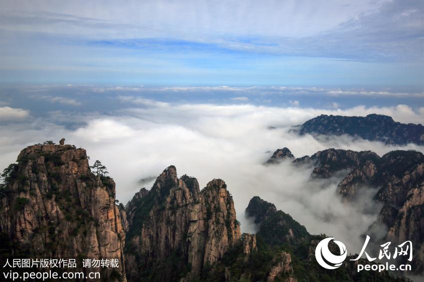 Spectacular scenery of Mount Huangshan after rain