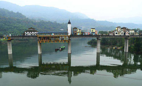 Chongqing bridge integrates Chinese and Western architecture