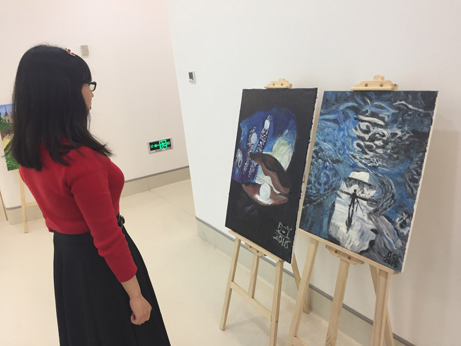 Autistic artist impresses audiences with painting skills