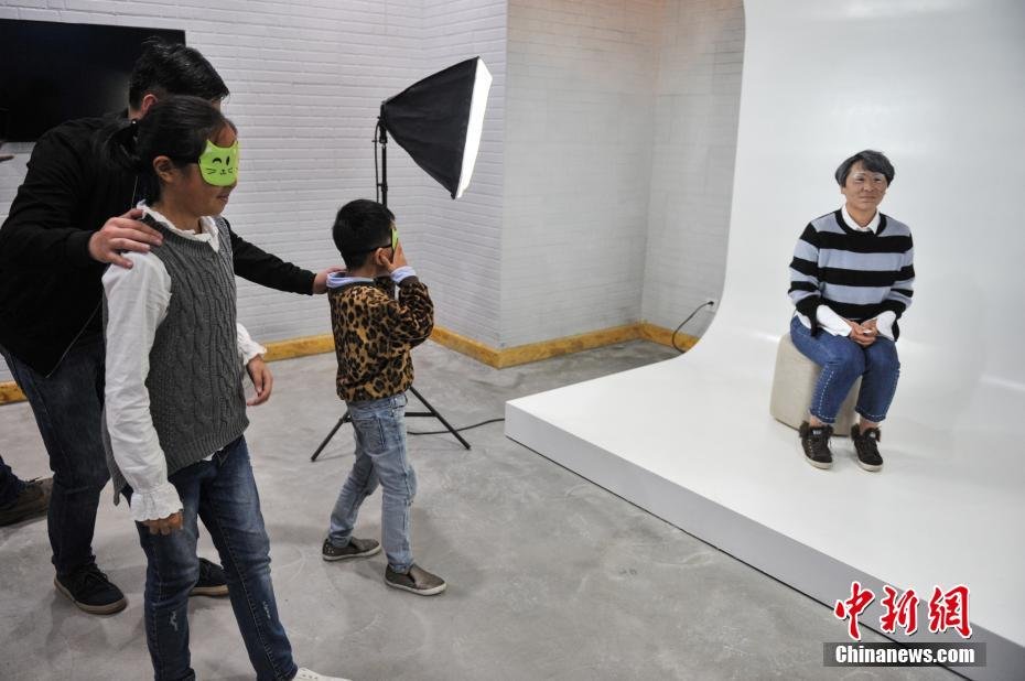 Experiment allows children to meet their mothers '20 years older'