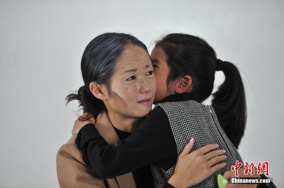 Experiment allows children to meet their mothers '20 years older'