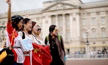 Chinese tourists wield influence over world economy  