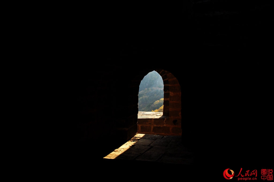 A glimpse of Zhuizishan Great Wall in late autumn
